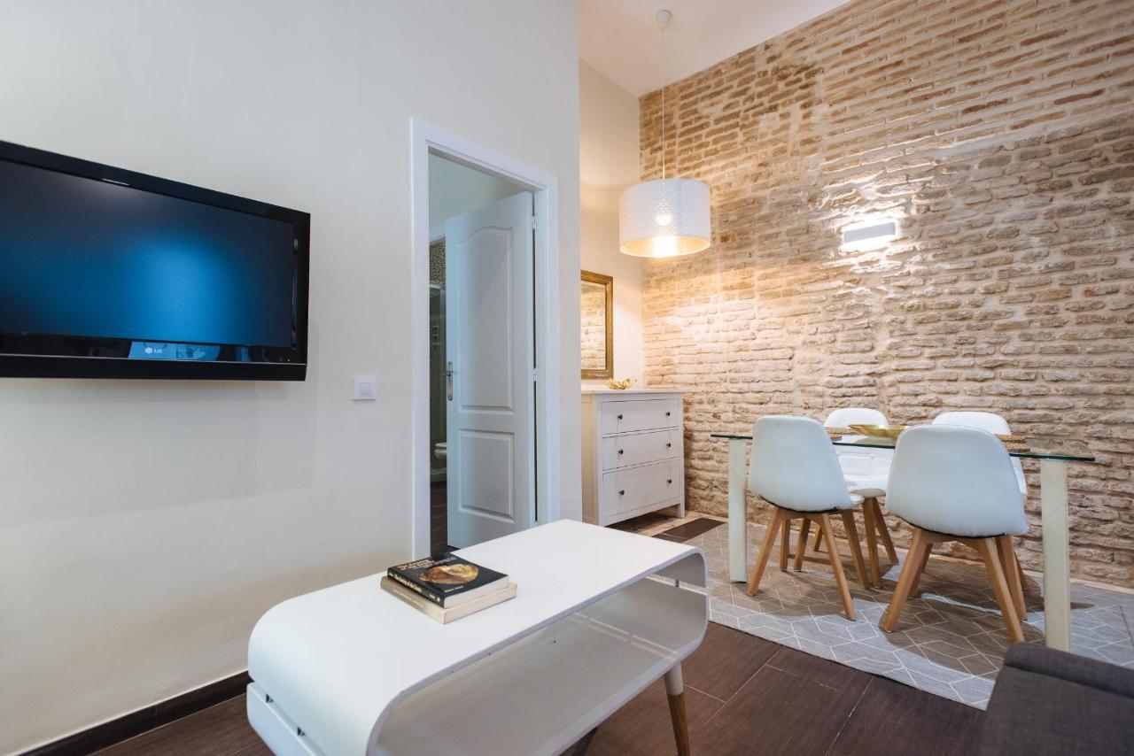 Cozy Apartment In House-Palace With Private Patio Seville Exterior photo