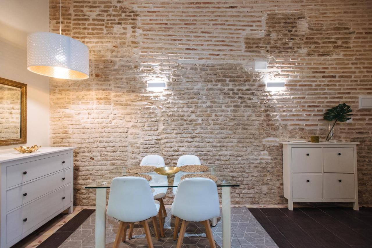Cozy Apartment In House-Palace With Private Patio Seville Exterior photo