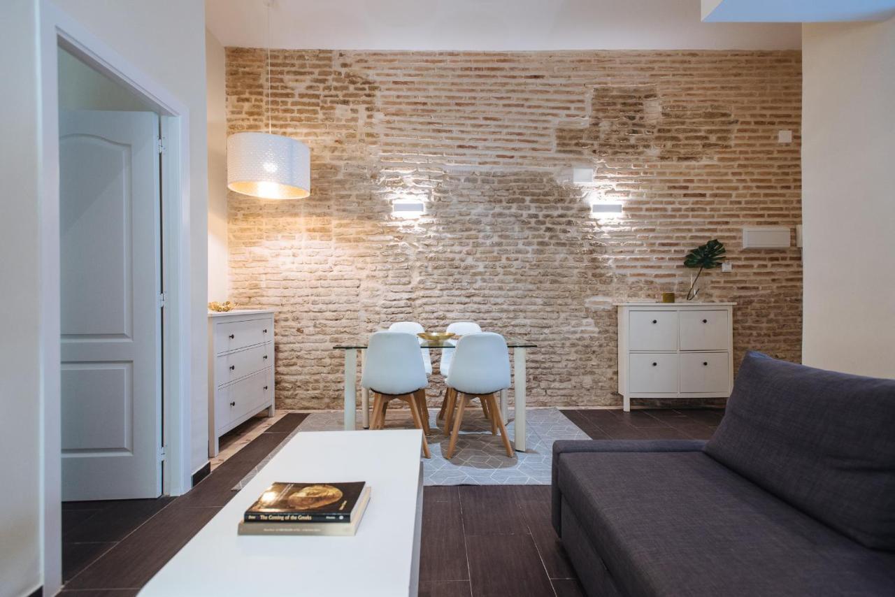 Cozy Apartment In House-Palace With Private Patio Seville Exterior photo
